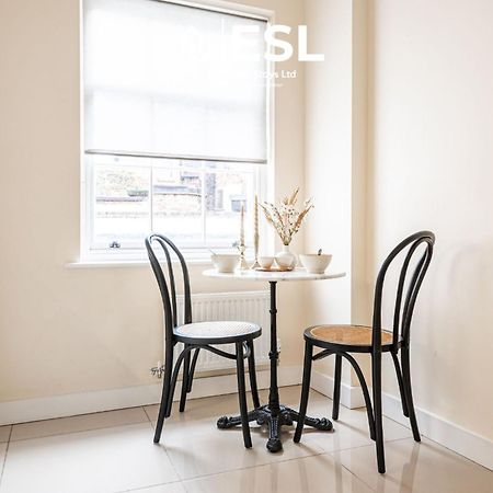 Elegant Apartment On Historic Cobbled High St Shrewsbury Town Centre Экстерьер фото