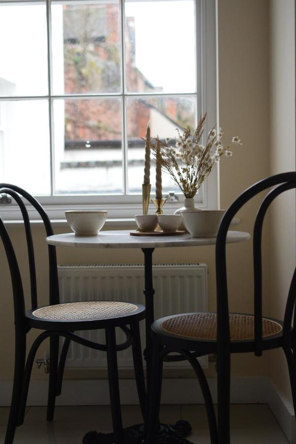 Elegant Apartment On Historic Cobbled High St Shrewsbury Town Centre Экстерьер фото