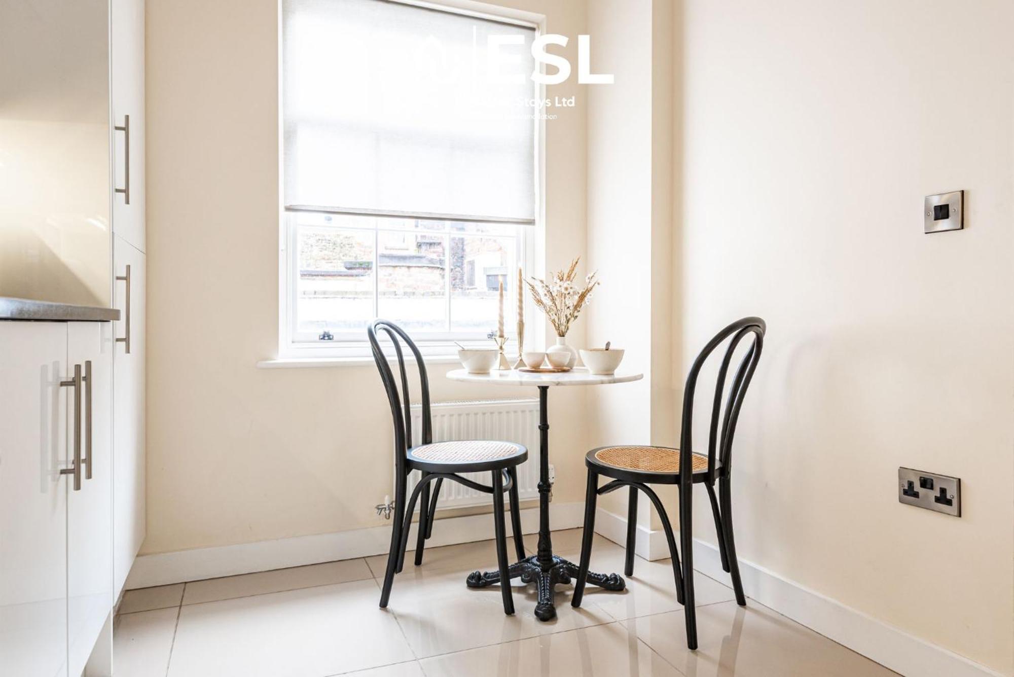 Elegant Apartment On Historic Cobbled High St Shrewsbury Town Centre Экстерьер фото